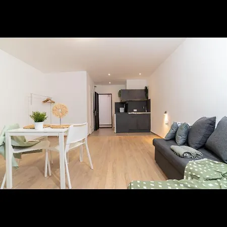 Apartment Klauzal Space *